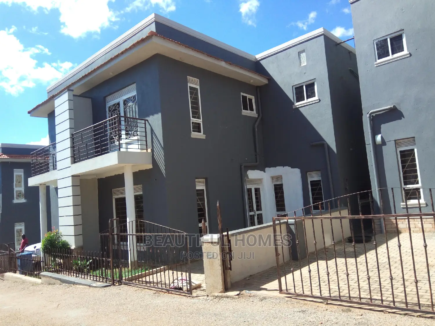 Furnished 4bdrm Villa in Kira Tarmack for Sale in Kira