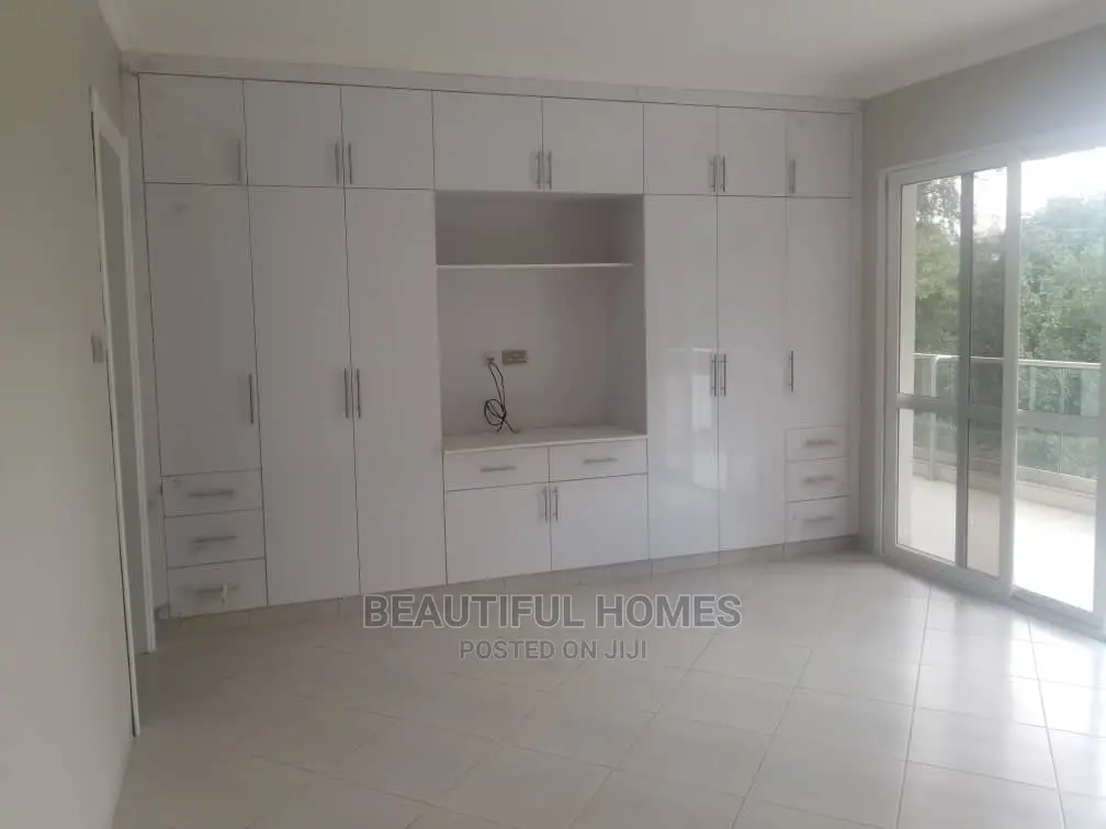 Furnished 4bdrm Villa in Kira Tarmack for Sale in Kira