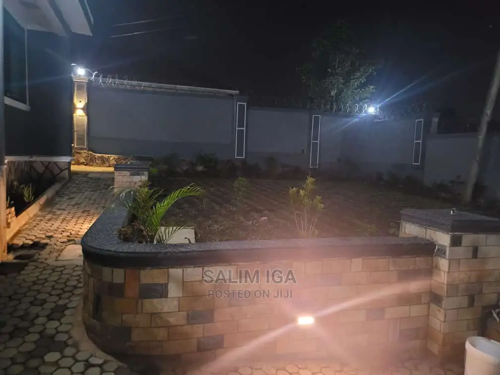 4bdrm Duplex in Kololo Property, Central Division for Sale in Central Division