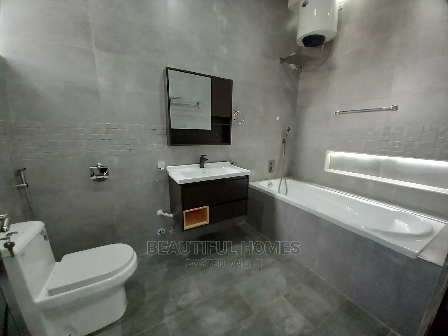 Furnished 5bdrm Mansion in Kira for Sale in Kira