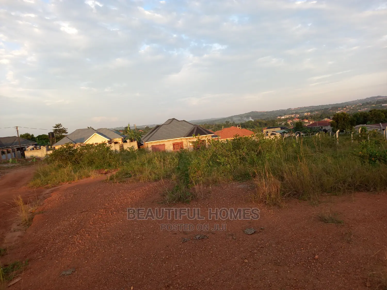 100*100 in Kasangati on Sell in Kira