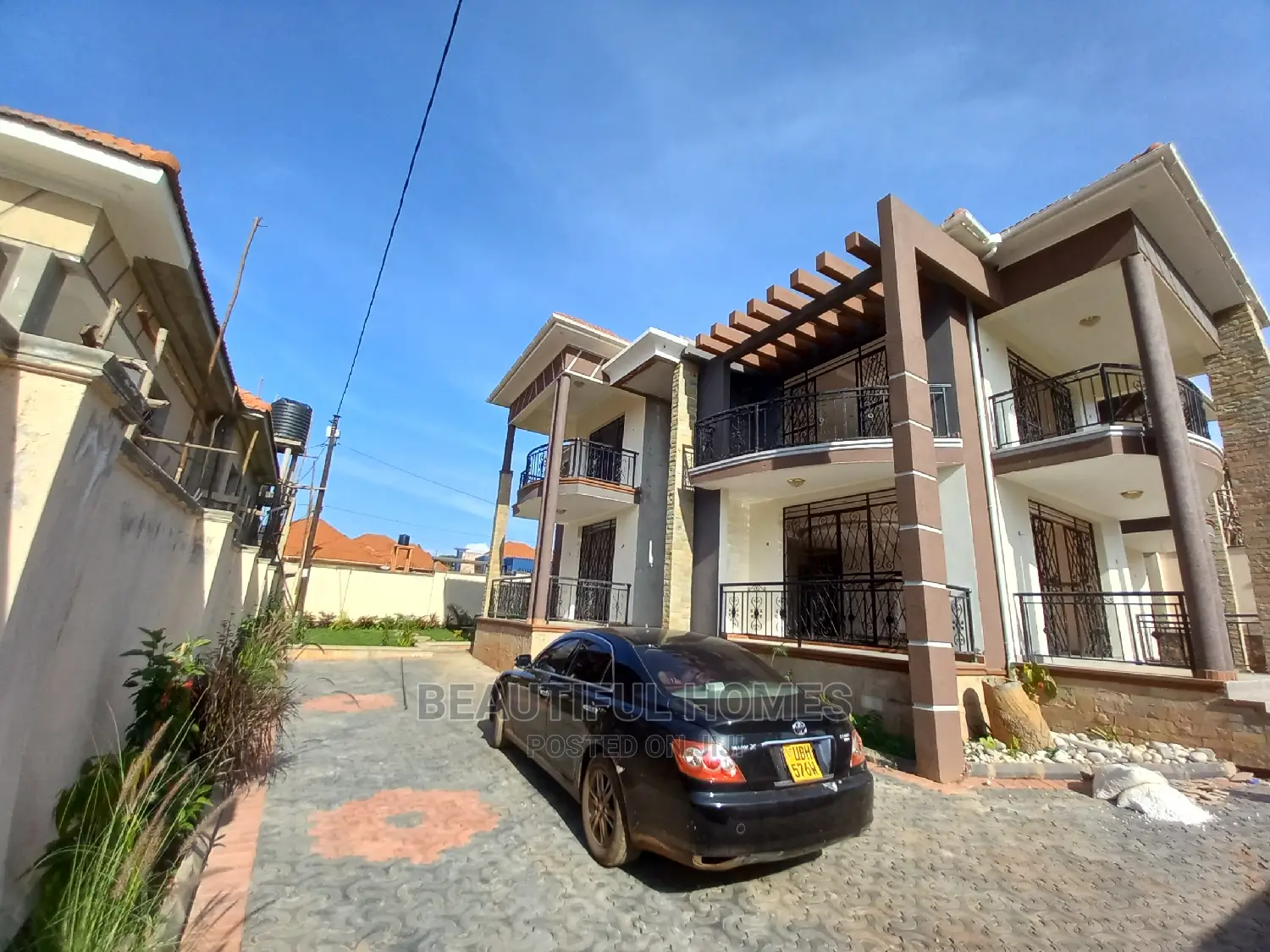 Furnished 6bdrm Mansion in Kira Tarmack for Sale in Kira