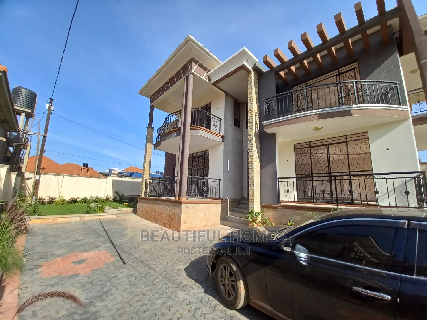 Furnished 6bdrm Mansion in Kira Tarmack for Sale in Kira