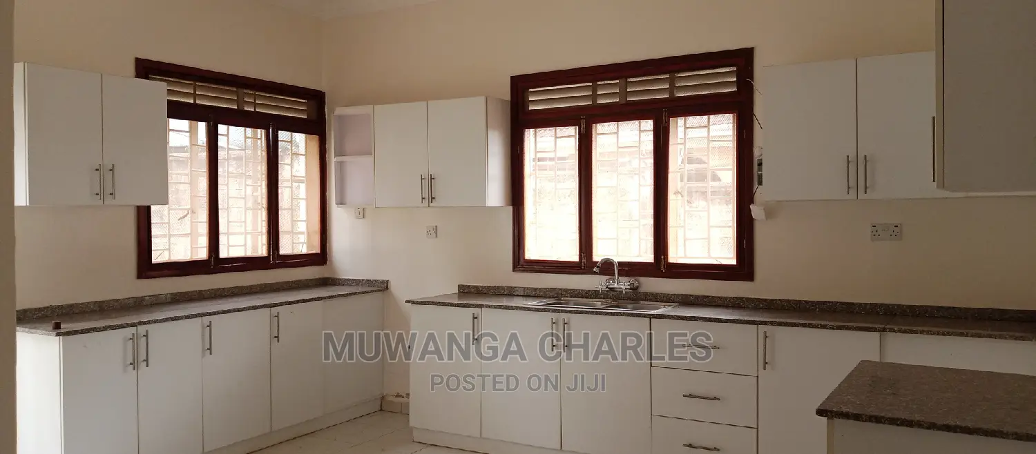 5bdrm Duplex in Fs Properties Ltd, Central Division for Rent in Central Division