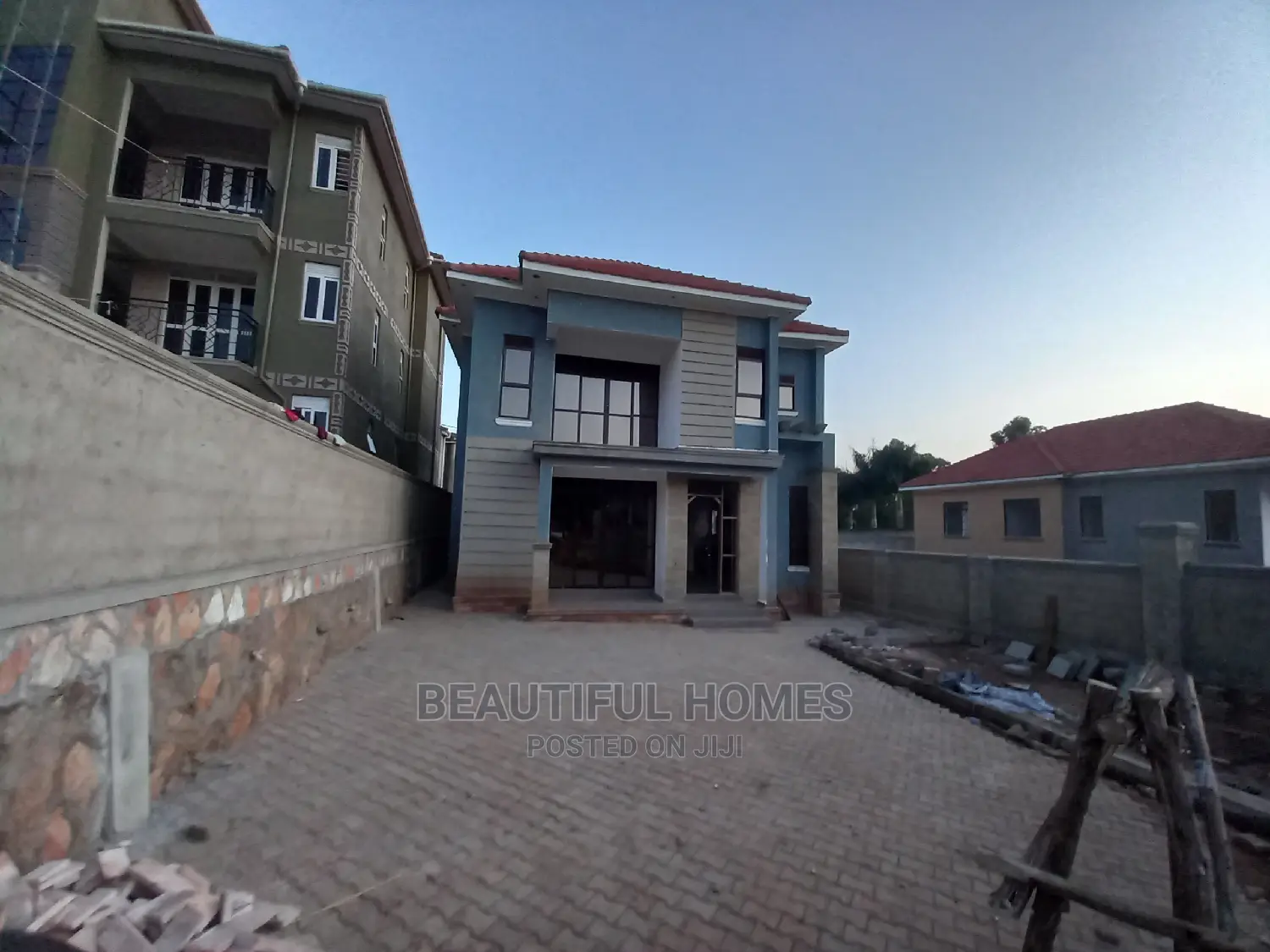 Furnished 4bdrm Maisonette in Kira Tarmack for Sale in Kira