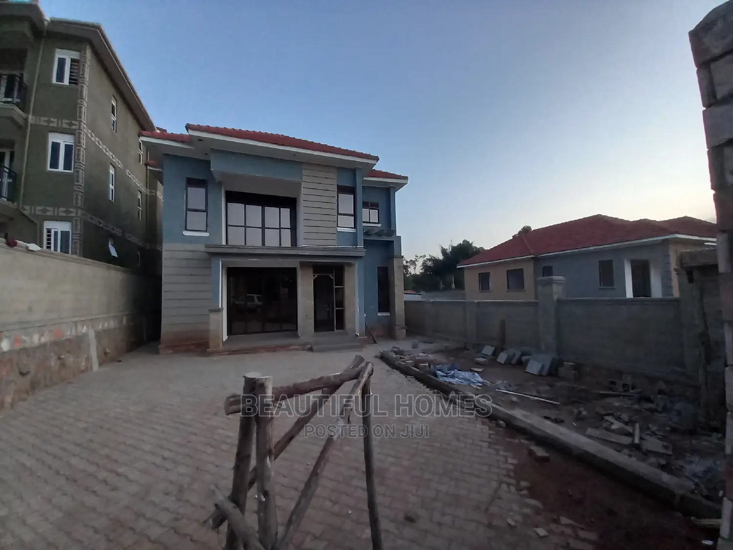 Furnished 4bdrm Maisonette in Kira Tarmack for Sale in Kira