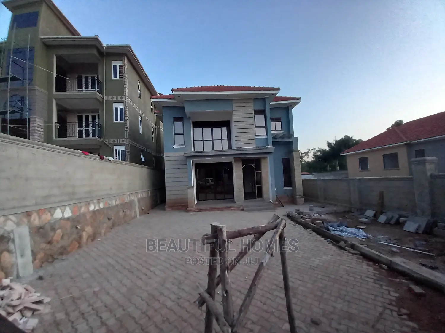 Furnished 4bdrm Maisonette in Kira Tarmack for Sale in Kira