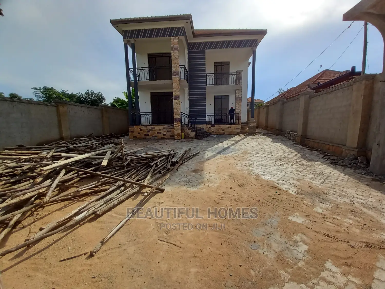 Furnished 5bdrm Mansion in Kira for Sale in Kira