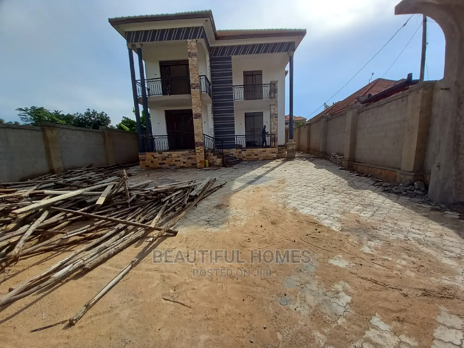 Furnished 5bdrm Mansion in Kira for Sale in Kira