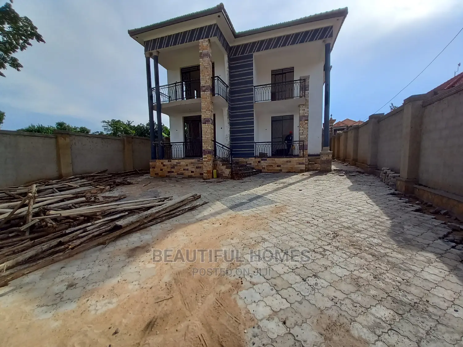 Furnished 5bdrm Mansion in Kira for Sale in Kira