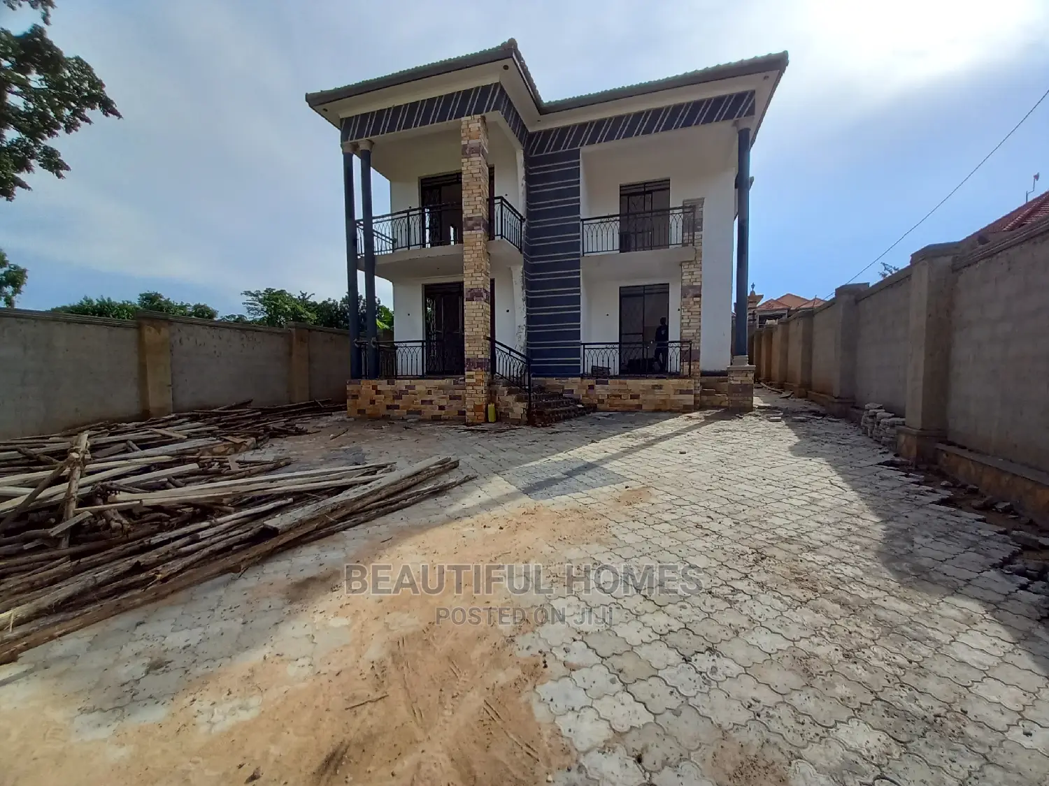 Furnished 5bdrm Mansion in Kira for Sale in Kira