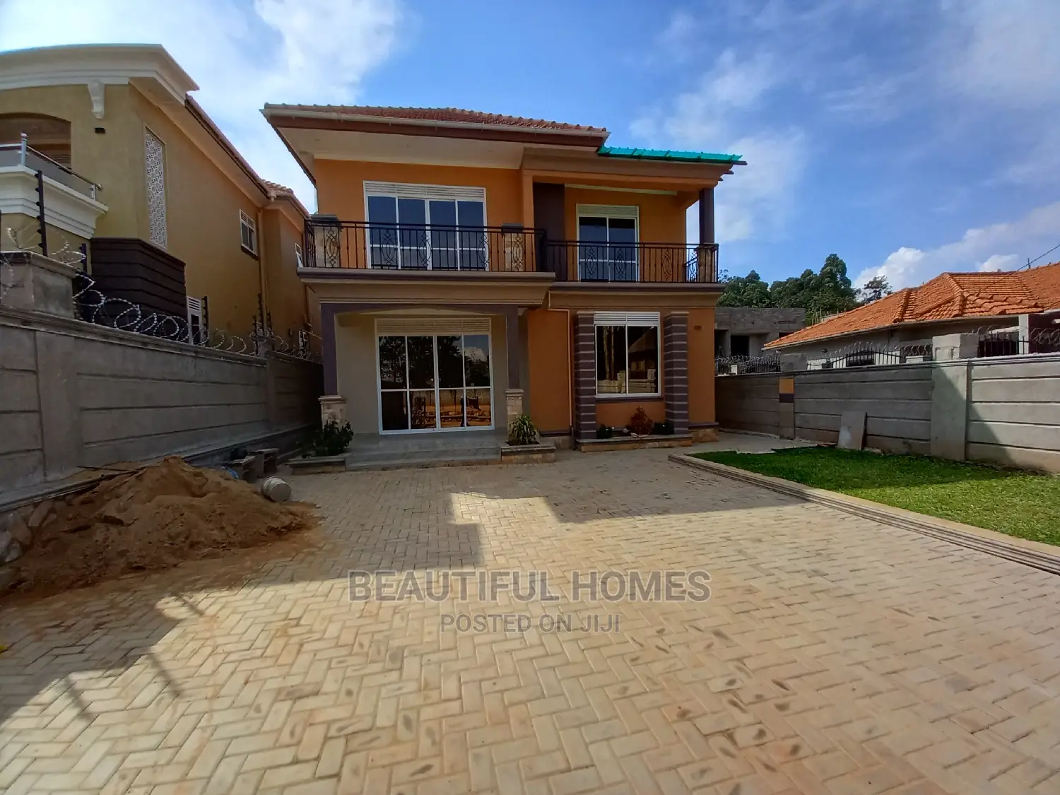 Furnished 4bdrm House in Kira Tarmack for Sale in Kira