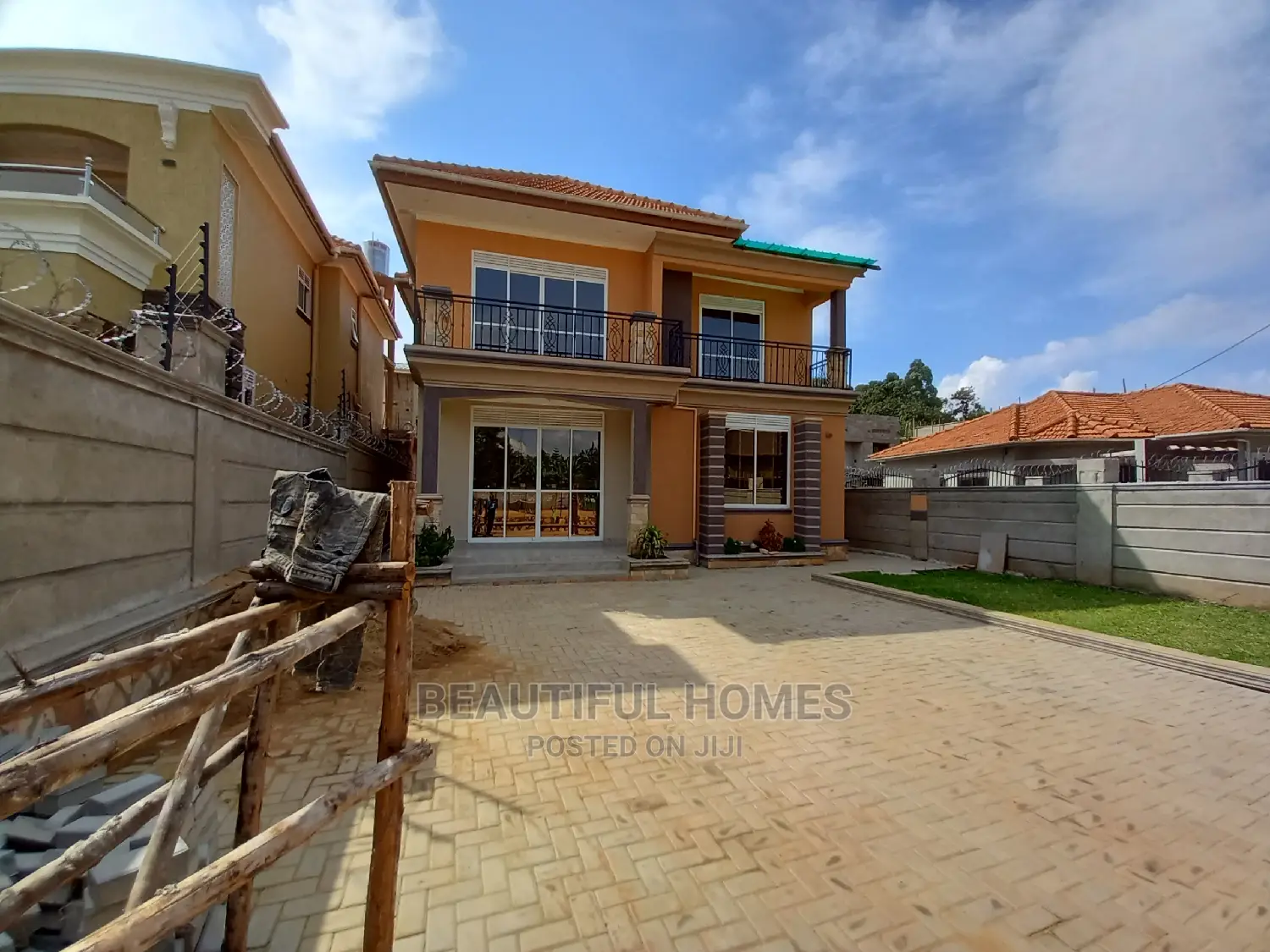 Furnished 4bdrm House in Kira Tarmack for Sale in Kira