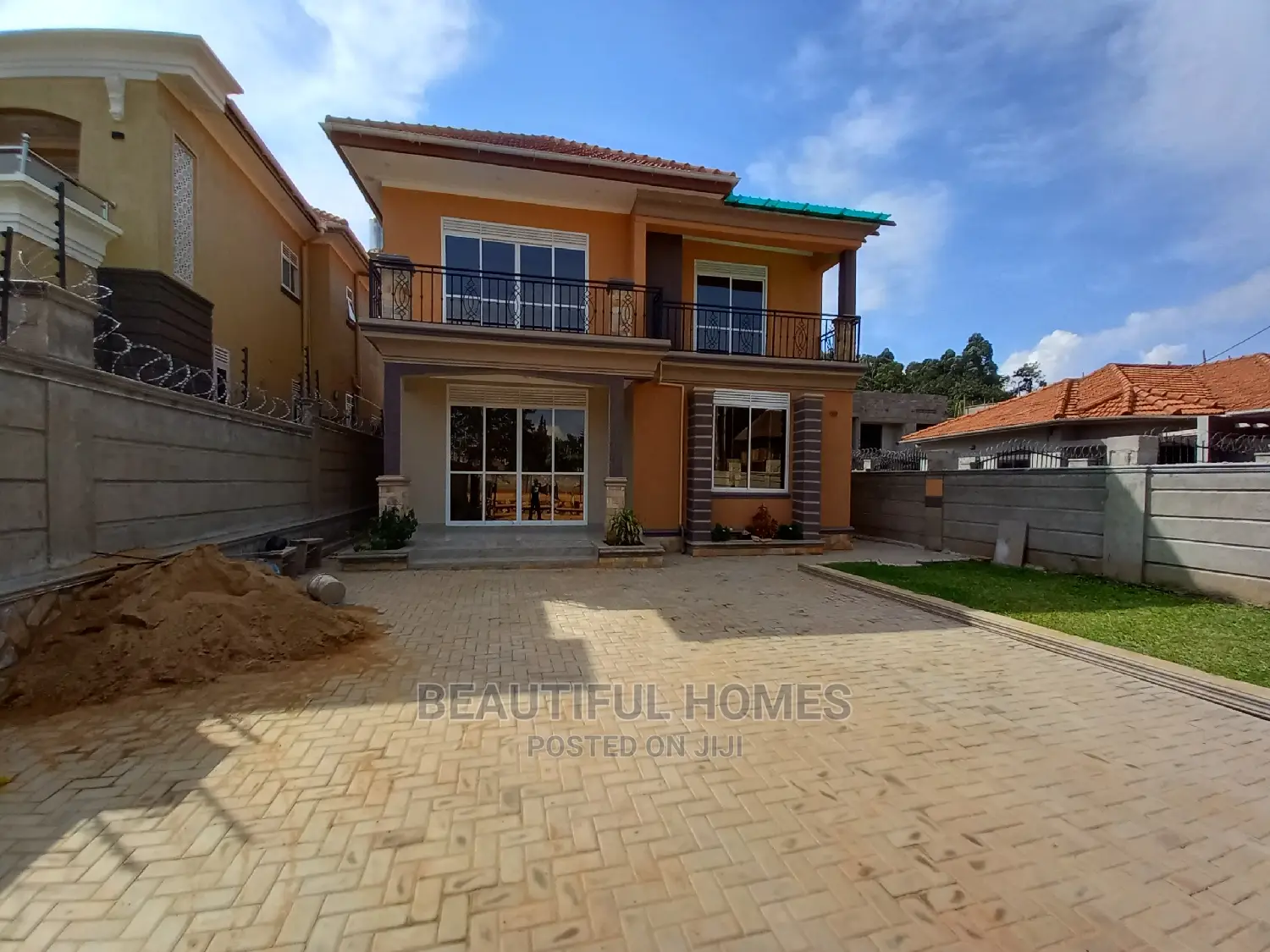 Furnished 4bdrm House in Kira Tarmack for Sale in Kira