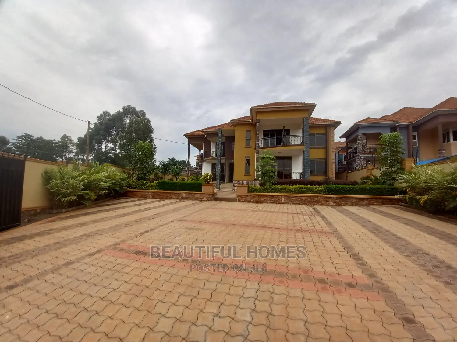 Furnished 7bdrm Mansion in Kiwatule, Nakawa for Sale in Nakawa