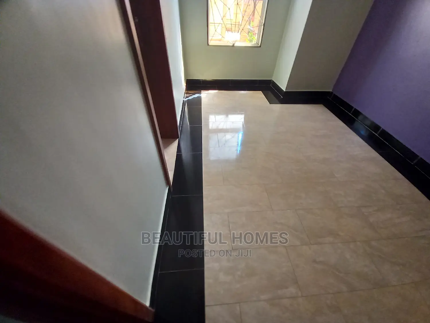 Furnished 6bdrm Mansion in Kira Tarmack for Sale in Kira