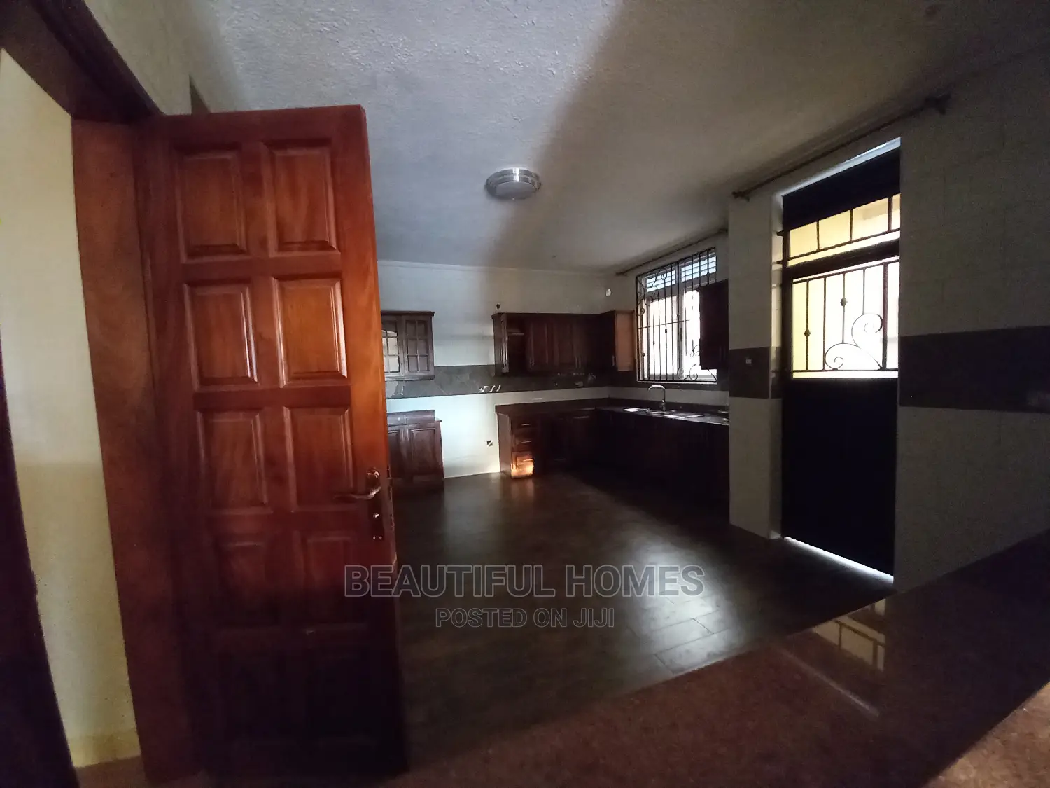 Furnished 6bdrm Mansion in Tarmack Estate, Kira for Sale in Kira