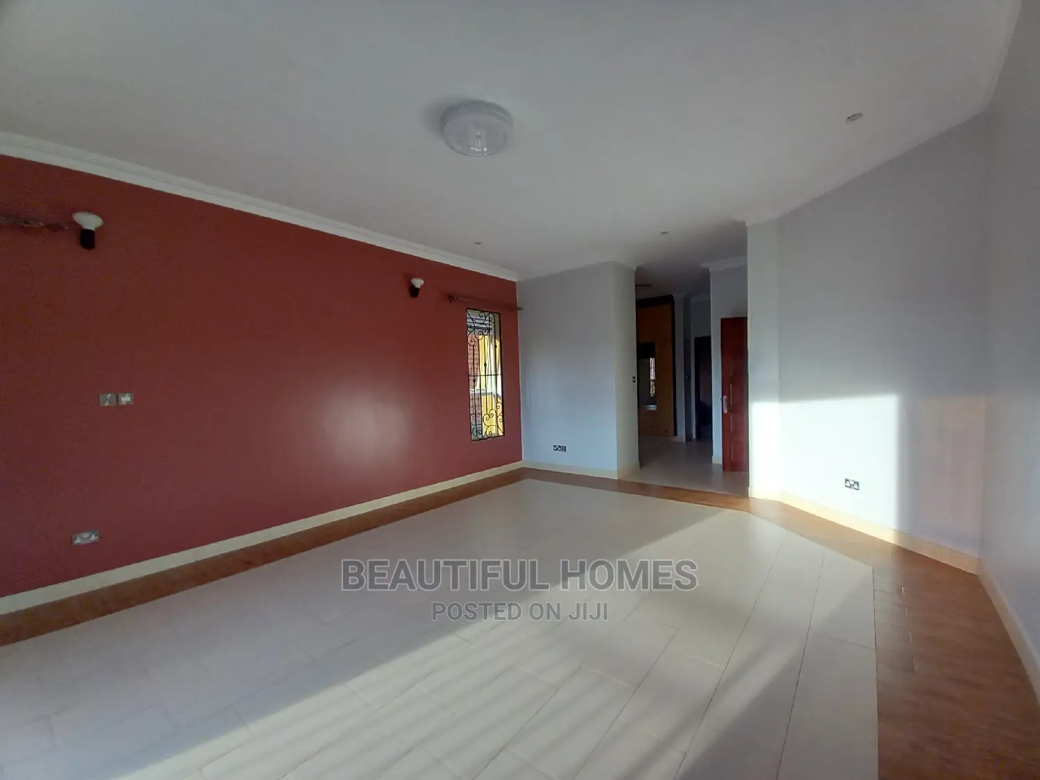 Furnished 6bdrm Mansion in Kira Tarmack for Sale in Kira