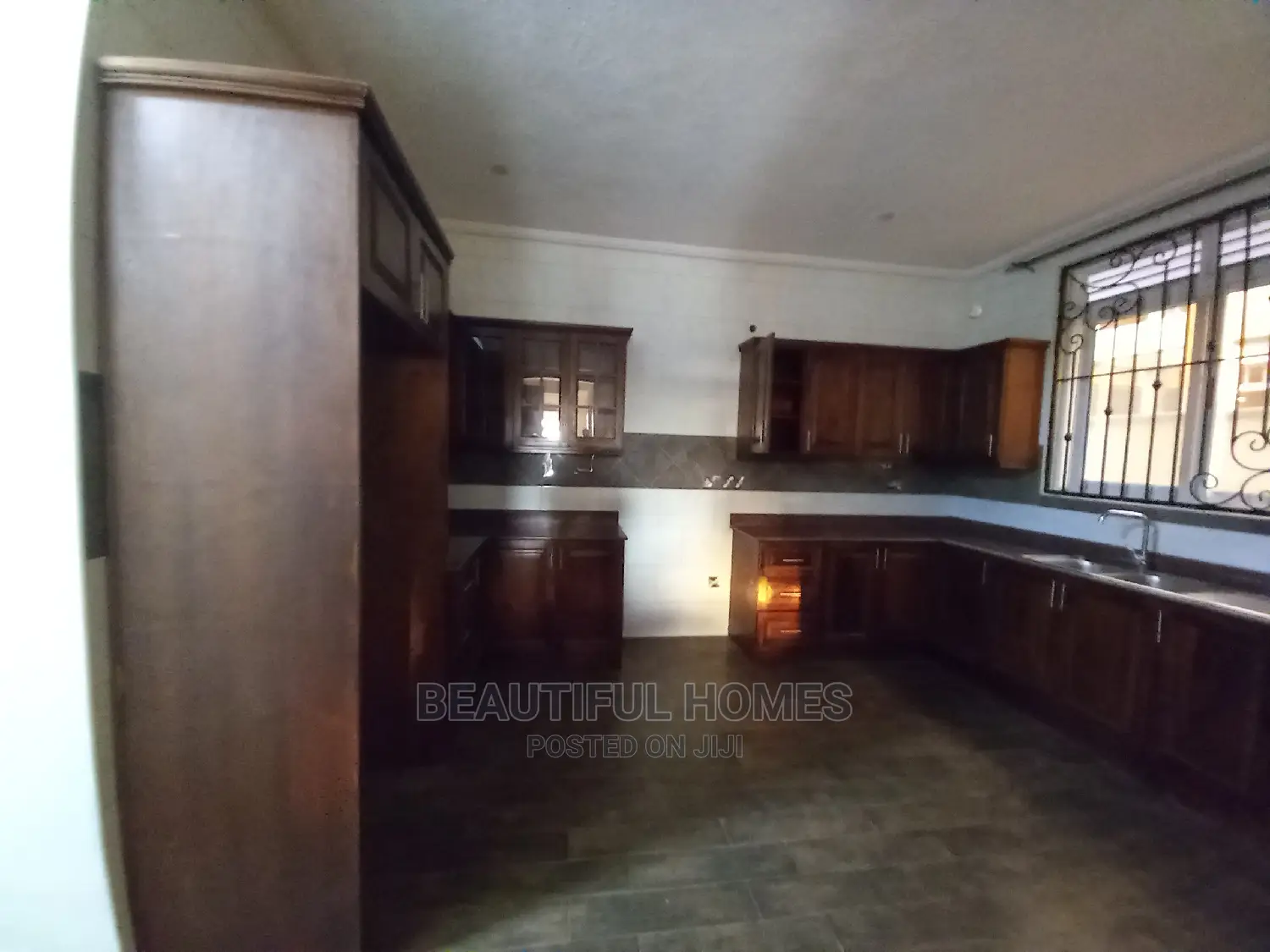 Furnished 6bdrm Mansion in Kira for Sale in Kira