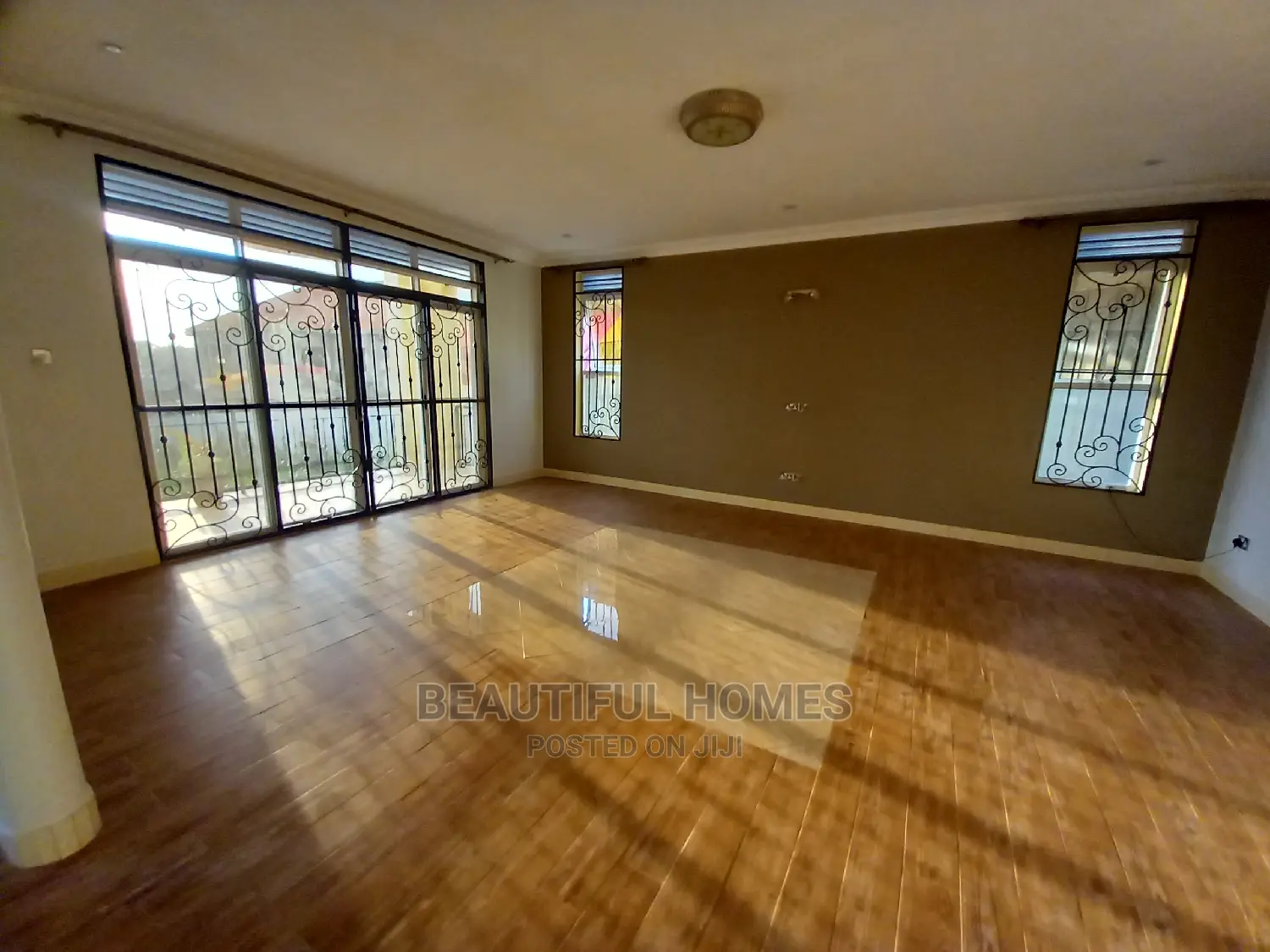 Furnished 6bdrm Mansion in Kira for Sale in Kira