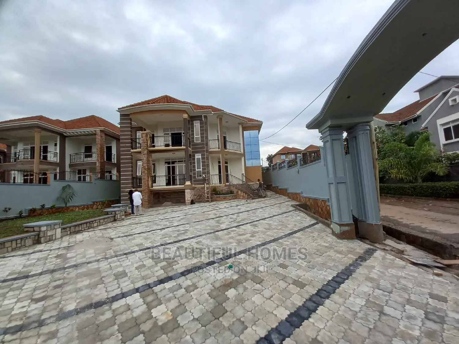 Furnished 6bdrm Mansion in Kira for Sale in Kira