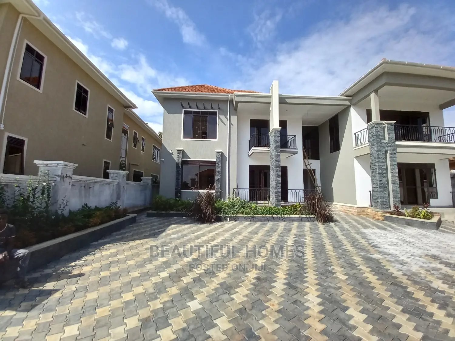 Furnished 6bdrm Mansion in Kira Corporate for Sale in Kira