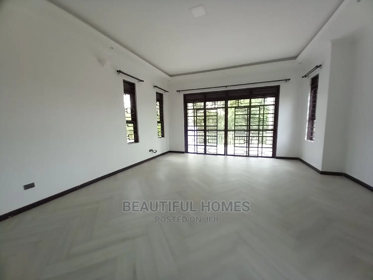 Furnished 6bdrm Mansion in Kira Corporate for Sale in Kira