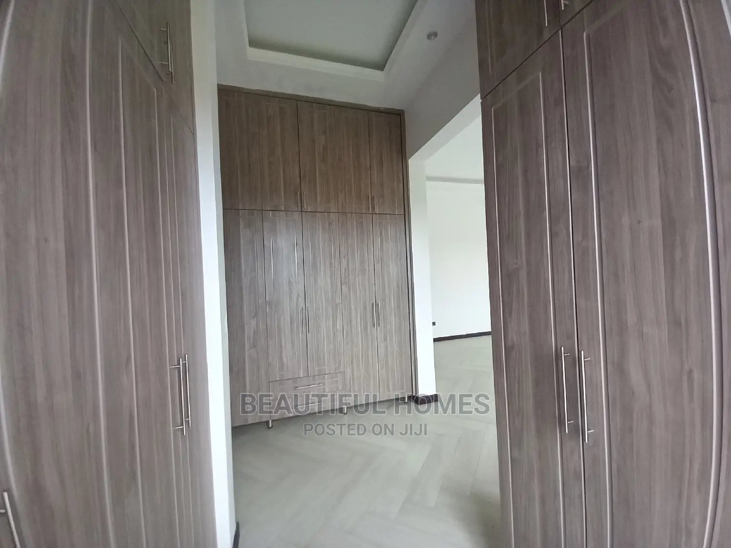 Furnished 6bdrm Mansion in Kira Corporate for Sale in Kira