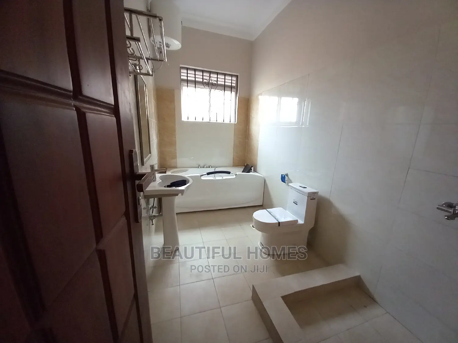 Furnished 4bdrm House in Tarmack, Kira for Sale in Kira