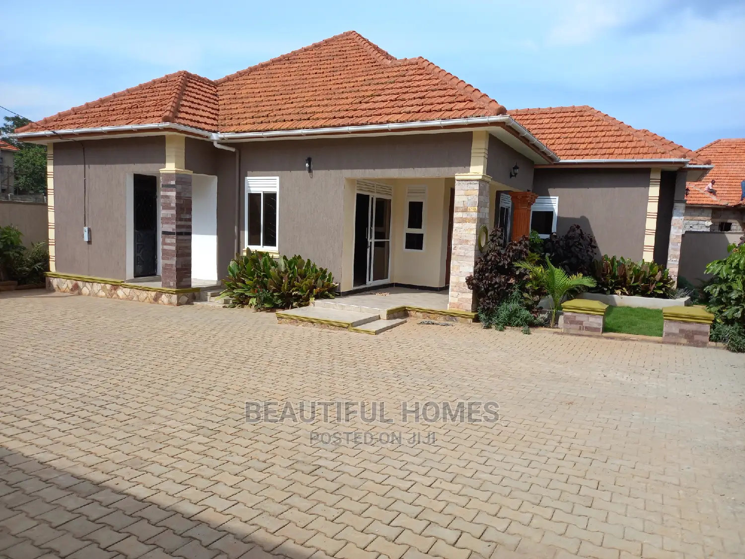 Furnished 4bdrm House in Gated Estate Tarmack, Kira for Sale in Kira