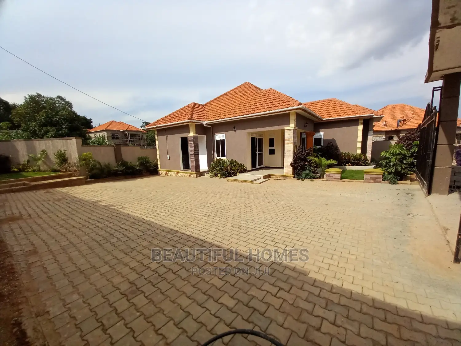 Furnished 4bdrm Bungalow in All Tarmack, Kira for Sale in Kira