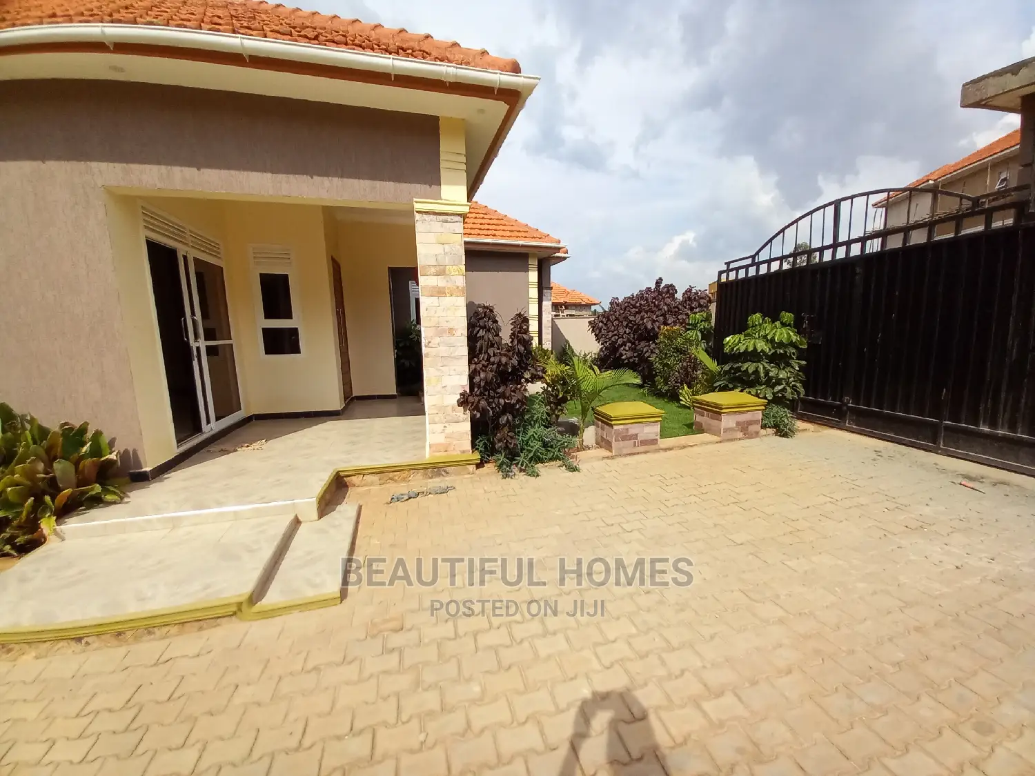 Furnished 4bdrm House in Kira Tarmack for Sale in Kira