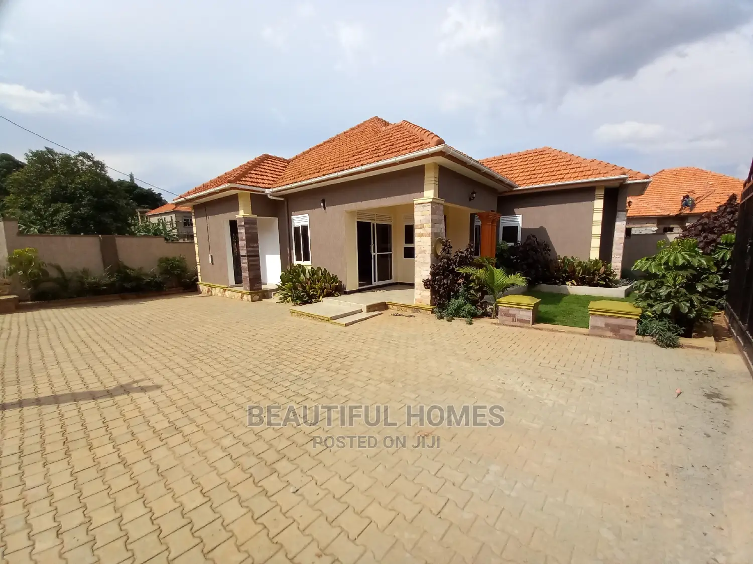 Furnished 4bdrm House in Kira Tarmack for Sale in Kira