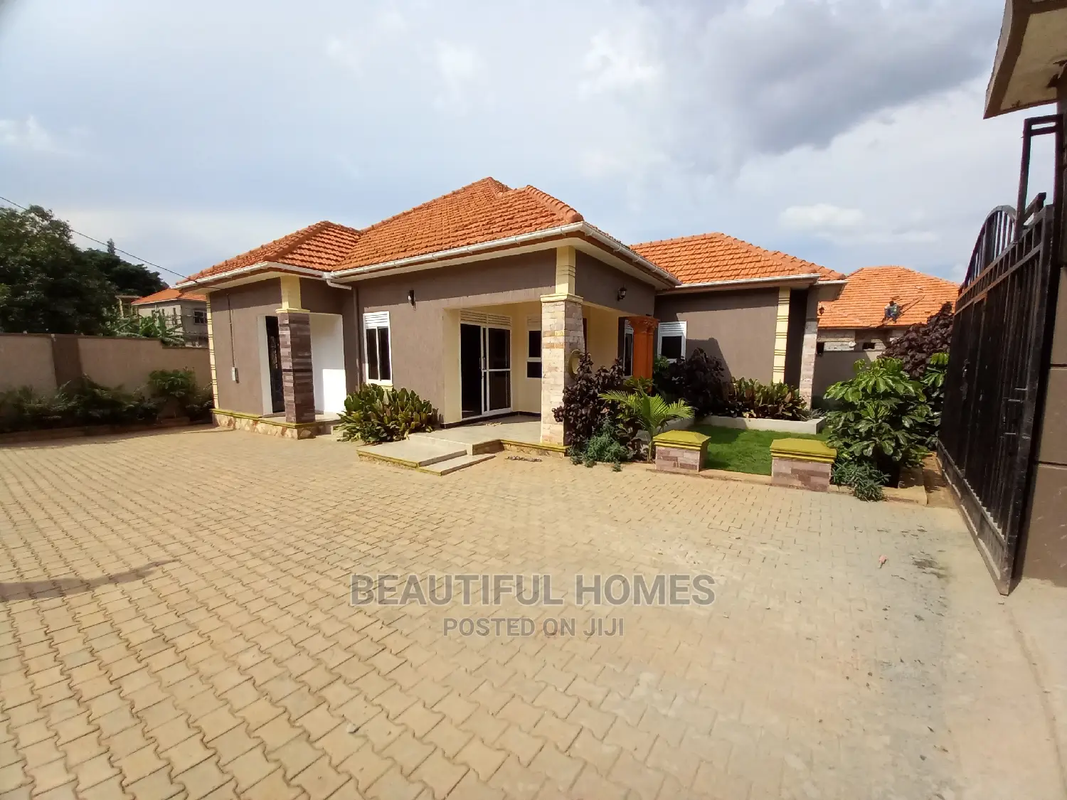 Furnished 4bdrm House in Kira Tarmacked for Sale in Kira