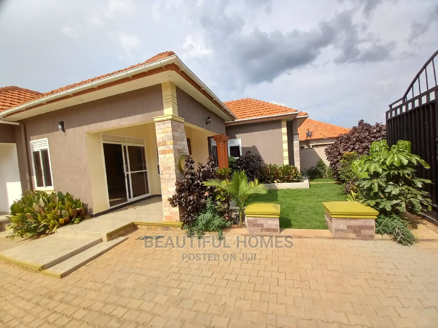 Furnished 4bdrm House in Kira Tarmacked for Sale in Kira