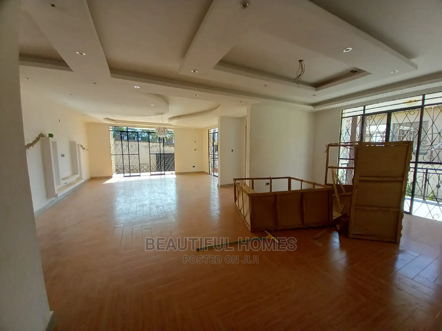 Furnished 6bdrm Mansion in Tarmacked, Kira for Sale in Kira