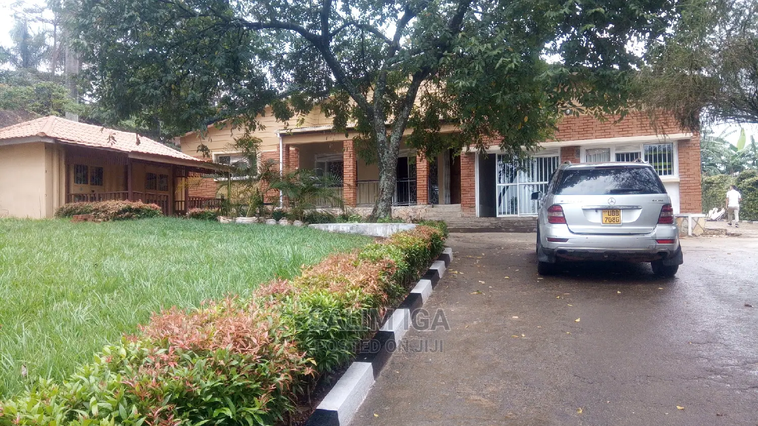 4bdrm Bungalow in Kololo Property, Central Division for Sale in Central Division