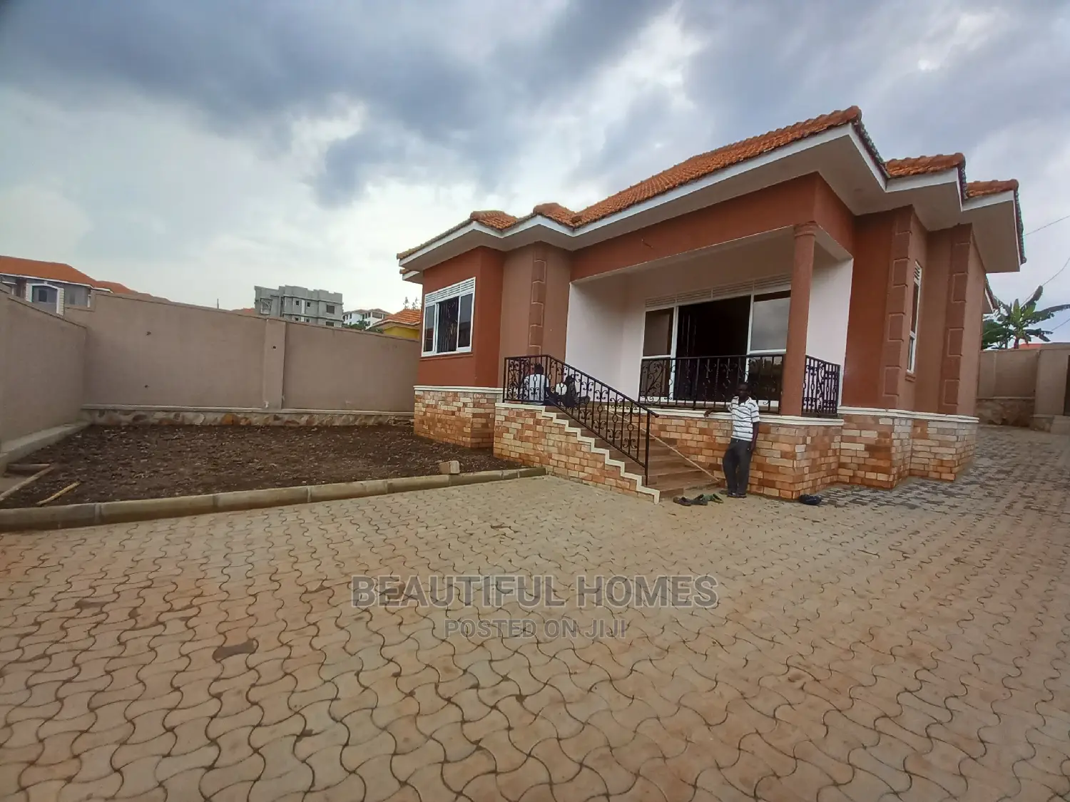 Furnished 4bdrm House in Kira Tarmack for Sale in Kira