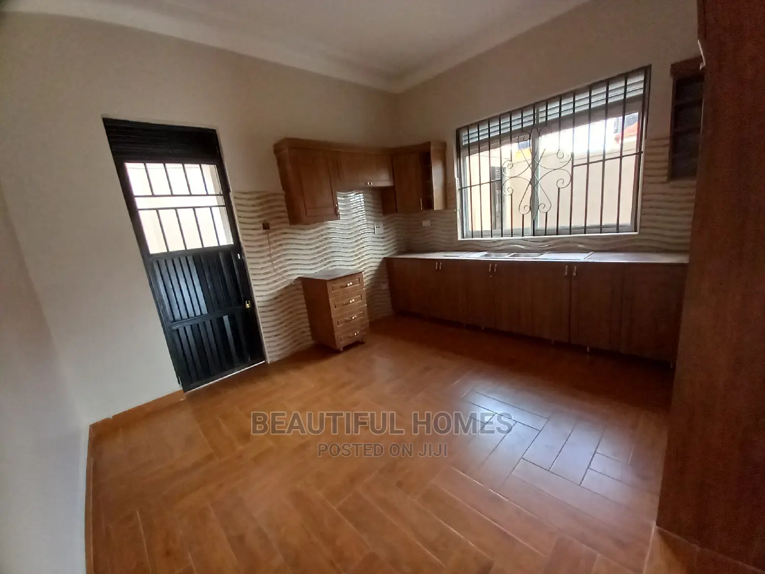 Furnished 4bdrm House in Kira Tarmack for Sale in Kira