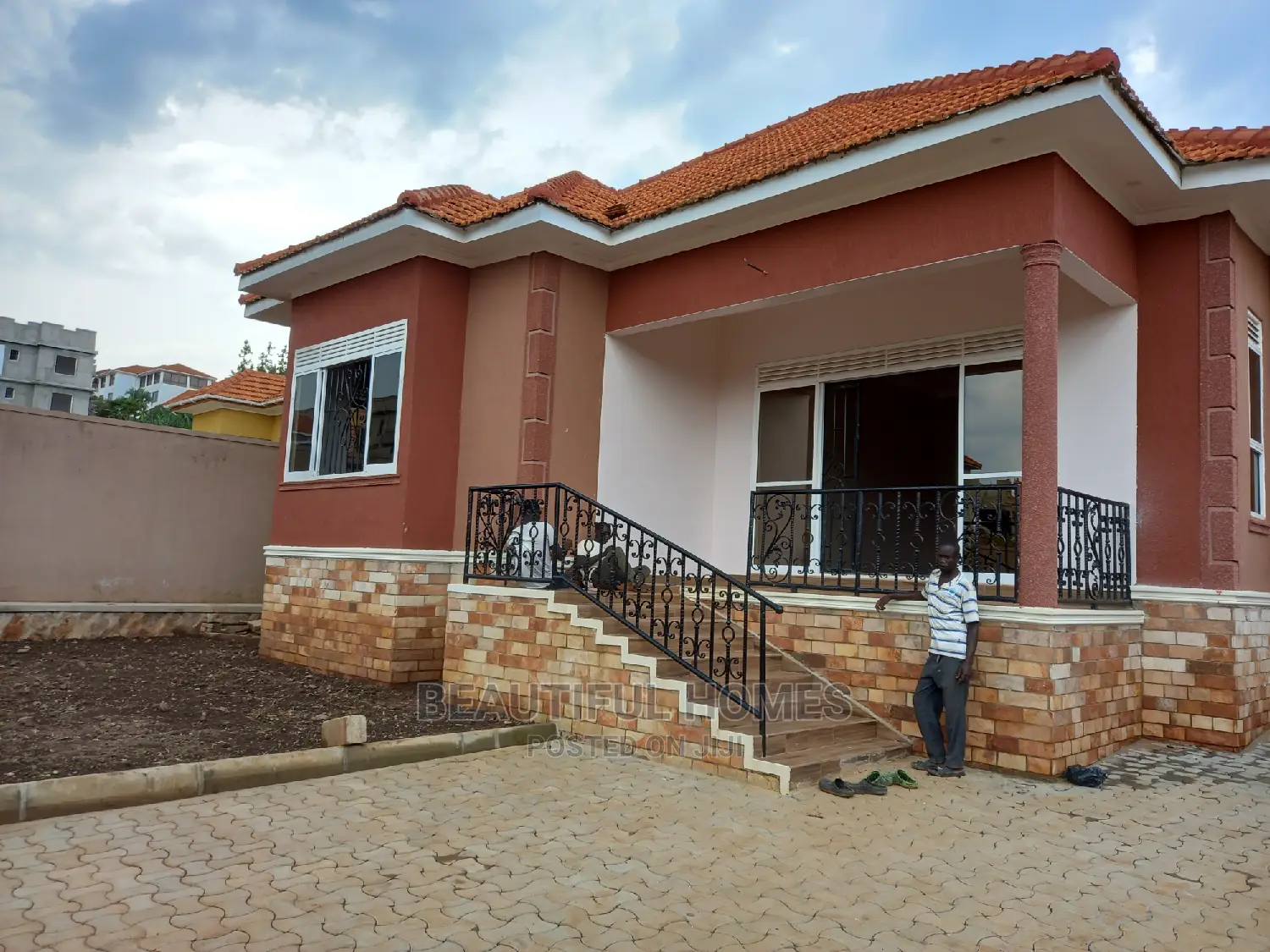 Furnished 4bdrm Bungalow in Gated Tarmack, Kira for Sale in Kira