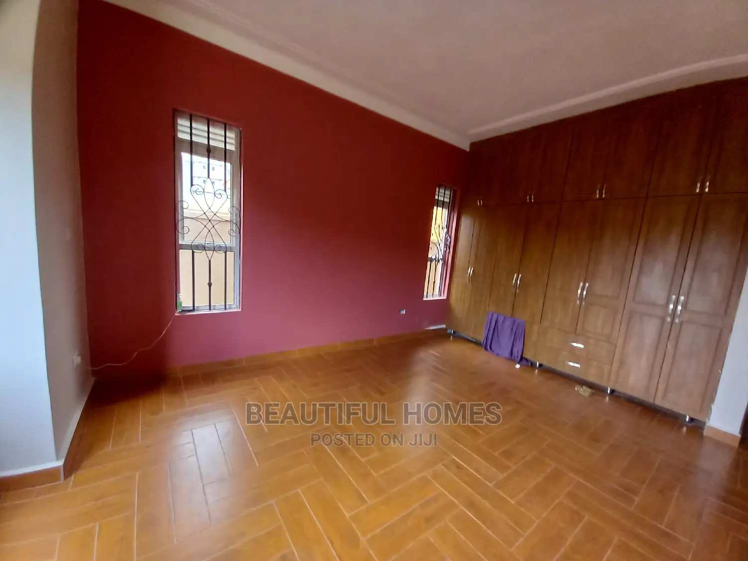 Furnished 4bdrm Bungalow in Gated Tarmack, Kira for Sale in Kira