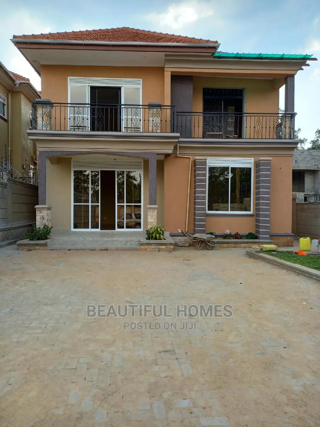 Furnished 4bdrm House in Tarmack, Kira for Sale in Kira