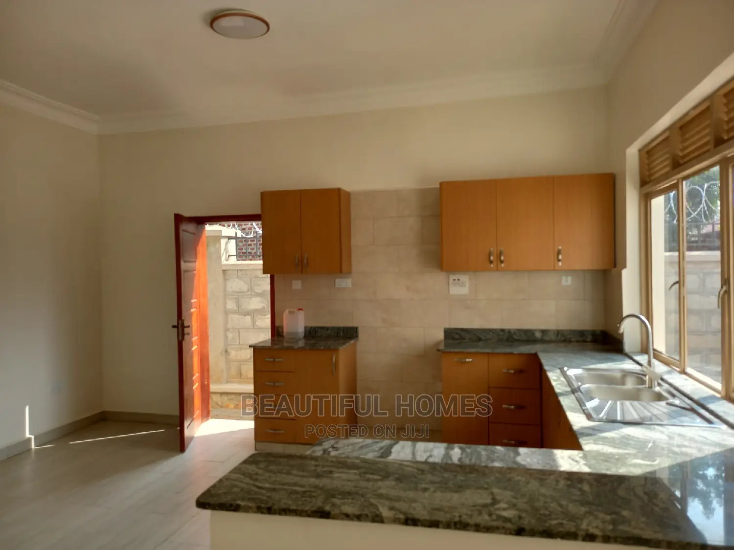 Furnished 4bdrm House in Tarmacked, Kira for Sale in Kira