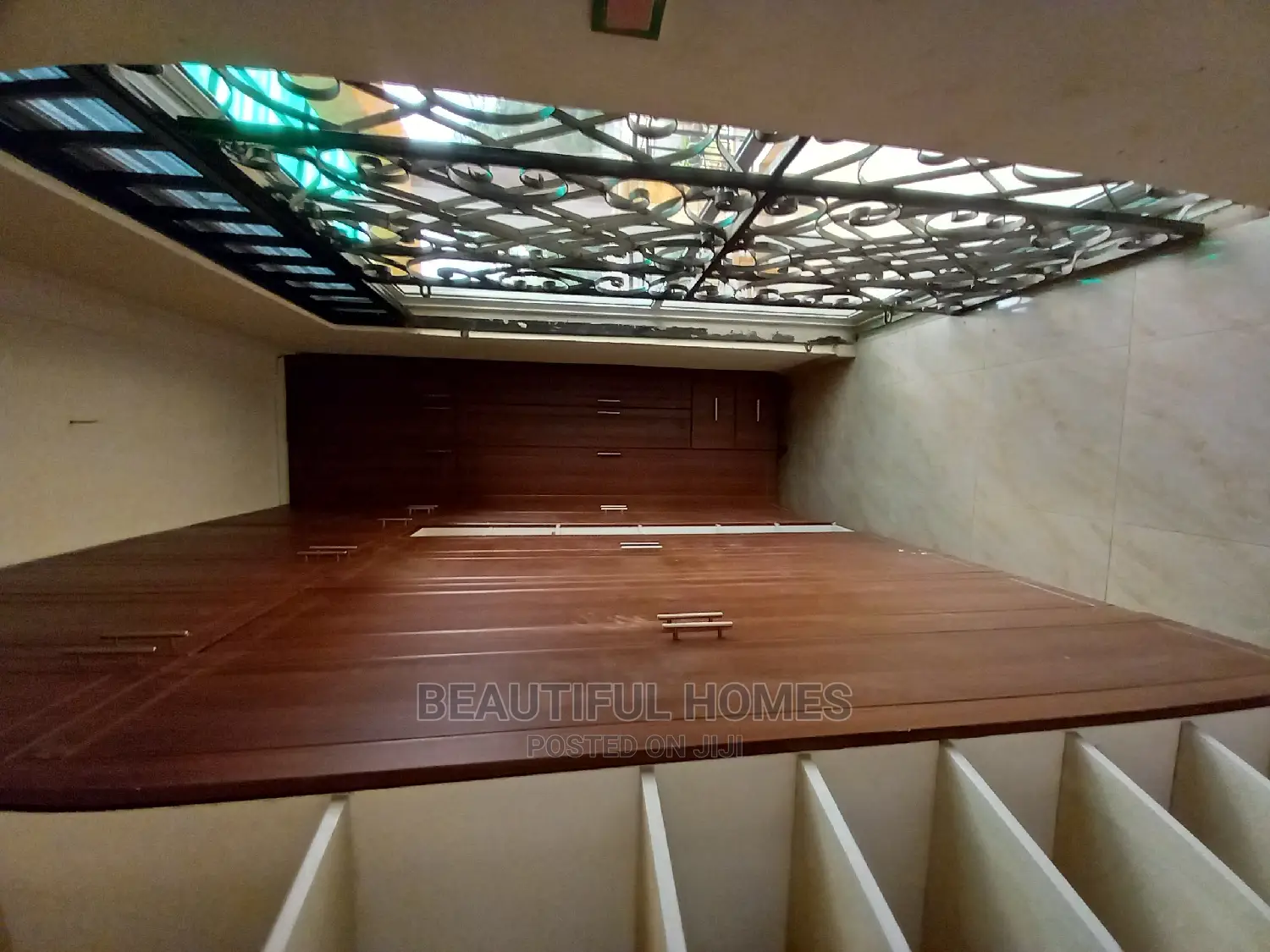 Furnished 4bdrm Mansion in Diplomat Village, Kira for Sale in Kira