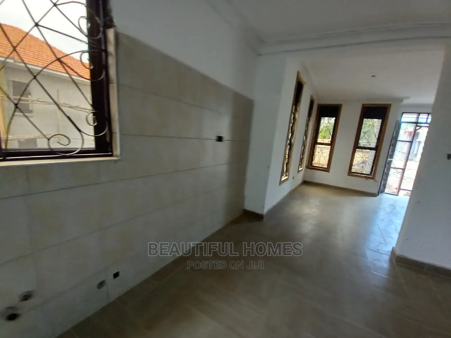 Furnished 5bdrm Maisonette in Gorgeous, Kira for Sale in Kira