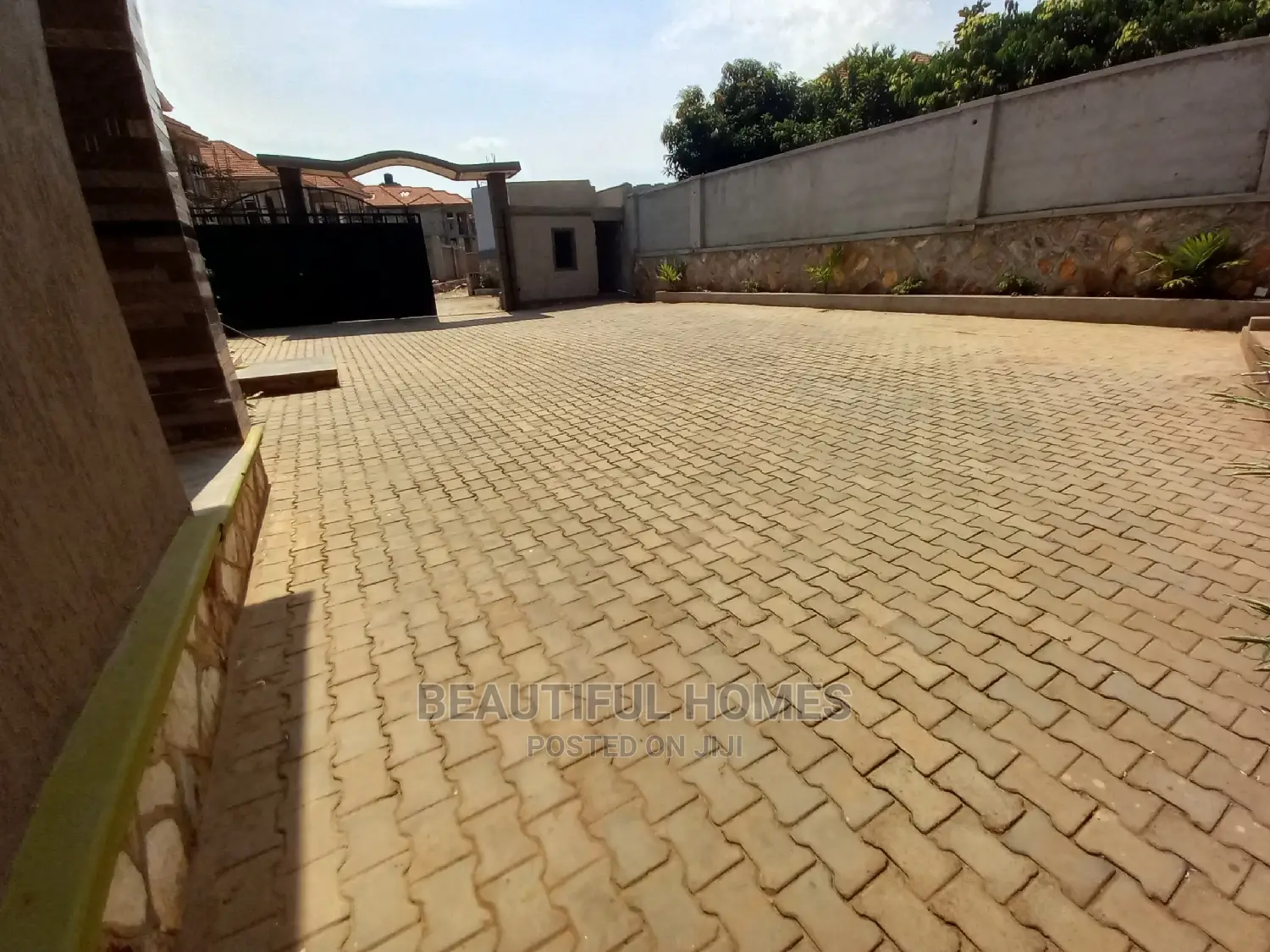 Furnished 4bdrm Bungalow in Kira for Sale in Kira