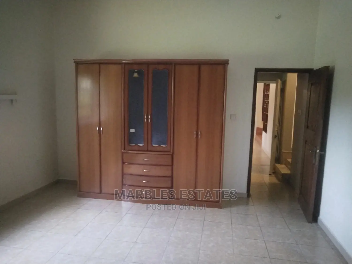 4bdrm Bungalow in Bugolobi, Central Division for Sale in Central Division