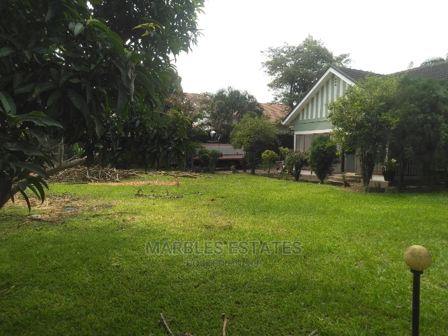 4bdrm Bungalow in Bugolobi, Central Division for Sale in Central Division