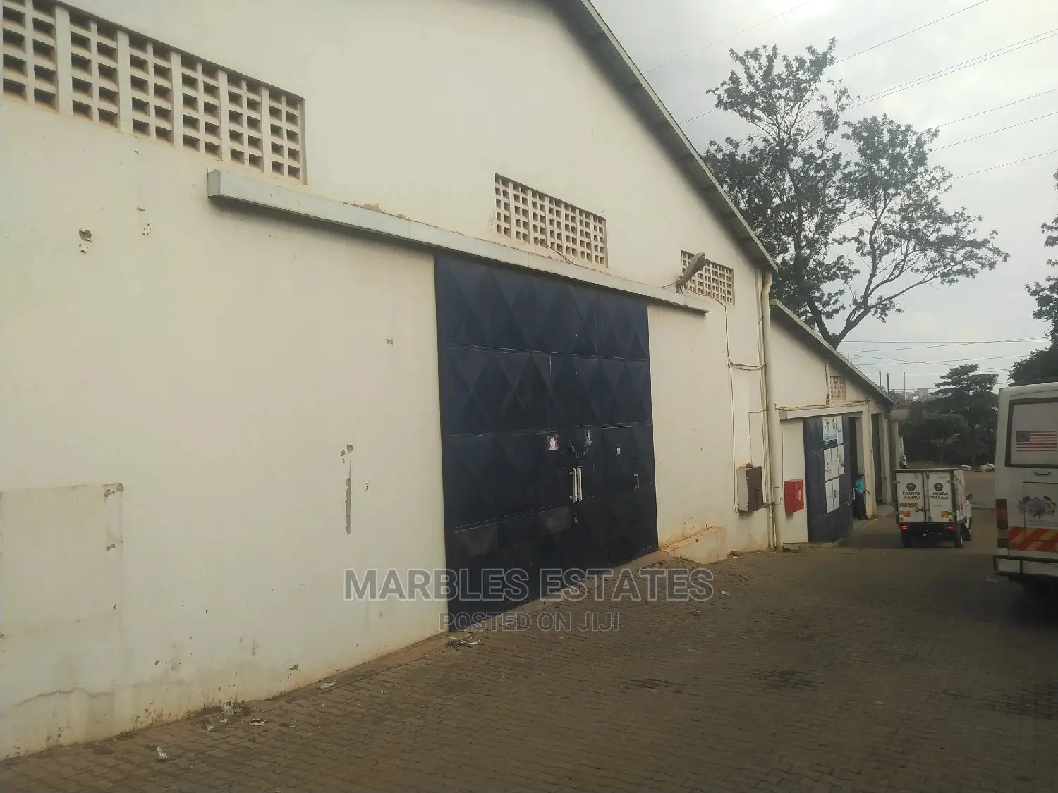 Warehouse for Rent Industrial Area 750 Square Meters in Central Division