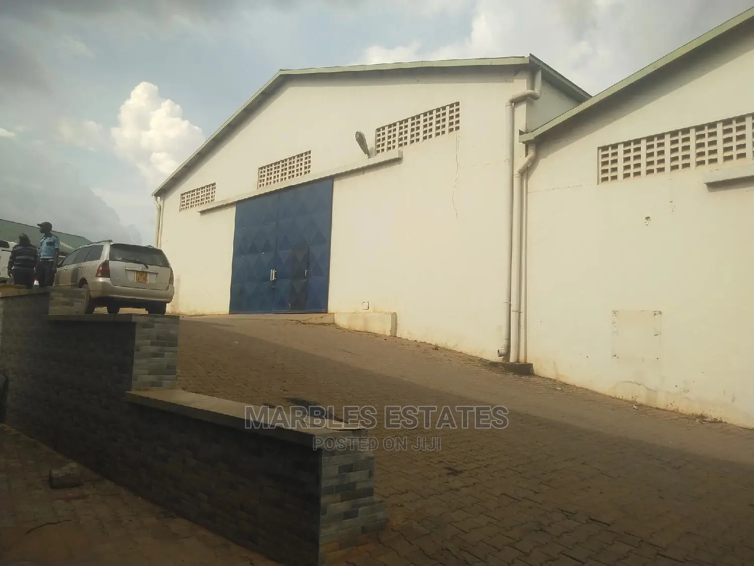 Warehouse for Rent Industrial Area 750 Square Meters in Central Division